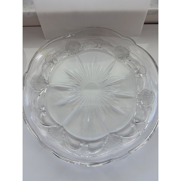 Vintage Clear Glass Serving Platter With Scalloped Edge & Shell Design - Picture 3 of 5